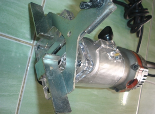 เครื่องเซาะร่อง MAKTEC รุ่น MT372 เครื่องเซาะร่อง MAKTEC รุ่น MT372