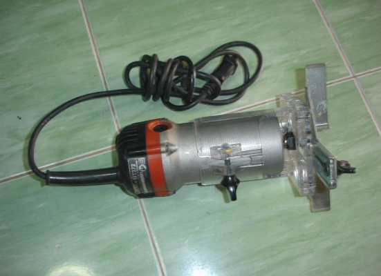 เครื่องเซาะร่อง MAKTEC รุ่น MT372