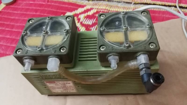 700 บ. ส่งฟรี083-2000058  LINE ID: line832923 ปั๊มไดอะแฟมดูดอัดอากาศเอนกประสงค์ 2 สเตท(2ห้องแยกกัน) ยี่ห้อ ULVAC จากญี่ปุ่น ใช้ไฟ 100 V. การต่อสาธิตตามvdo