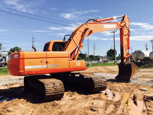 ขายด่วน!! DOOSAN DX225LCA ไมล์ 6,xxx ชม. สภาพสวยค่ะ