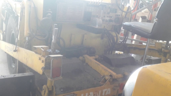 ขายด่วน รถปูยาง hanta wa300 wha. เก่านอก ใช้งาน มาไม่มาก สภาพพร้อมใช้  ขาย390000