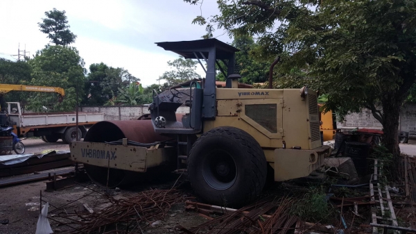 ขาย รถบดbomax  2เพลา.  มีเล่มทะเบียนขาย2คัน ใช้งานได้1คัน อีกคัน เครือง ทำงานปกติ. แต่ต้องเปลี่ยนปั้ม ขาย2คัน 900000 บาท