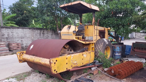 ขาย รถบดbomax  2เพลา.  มีเล่มทะเบียนขาย2คัน ใช้งานได้1คัน อีกคัน เครือง ทำงานปกติ. แต่ต้องเปลี่ยนปั้ม ขาย2คัน 900000 บาท