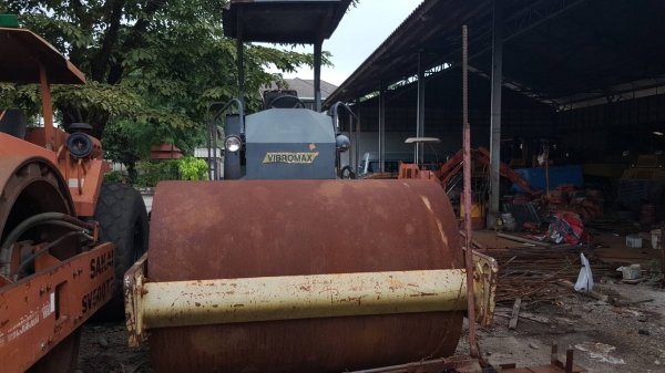 ขาย รถบดbomax  2เพลา.  มีเล่มทะเบียนขาย2คัน ใช้งานได้1คัน อีกคัน เครือง ทำงานปกติ. แต่ต้องเปลี่ยนปั้ม ขาย2คัน 900000 บาท