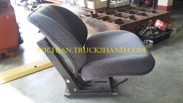 ขายแล้ว เบาะนั่งรถไถฟอร์ด เก่านอกสภาพสวยมากเป็นผ้าสีเทา 2ระบบสปริง+โช๊คอัพ ตัวละ3,500