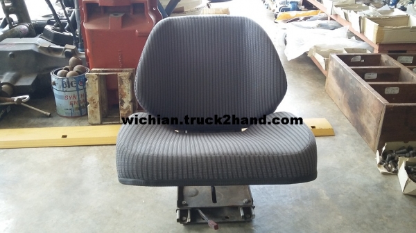 ขายแล้ว เบาะนั่งรถไถฟอร์ด เก่านอกสภาพสวยมากเป็นผ้าสีเทา 2ระบบสปริง+โช๊คอัพ ตัวละ3,500