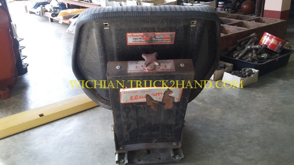 ขายแล้ว เบาะนั่งรถไถฟอร์ด เก่านอกสภาพสวยมากเป็นผ้าสีเทา 2ระบบสปริง+โช๊คอัพ ตัวละ3,500