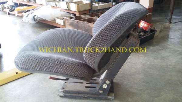 ขายแล้ว เบาะนั่งรถไถฟอร์ด เก่านอกสภาพสวยมากเป็นผ้าสีเทา 2ระบบสปริง+โช๊คอัพ ตัวละ3,500