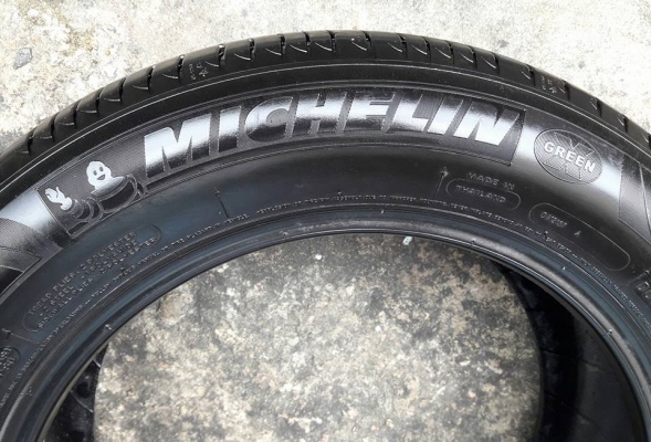 ยางมือสอง MICHELIN รุ่น PRIMACY.3ST 215 60R17 สัปดาห์ที่18 ปี2016 ลงพื้นจริงปลายปี2016 สภาพสวยมากๆไร