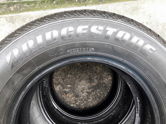 ยางรถยนต์มือสอง BRIDGESTONE รุ่น DURAVIS R611. 205 70R15 ปี2016 สภาพสวย ดอกเยอะ ใช้อีกยาวๆไม่แพง