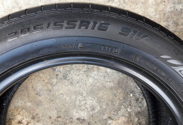 ยางรถยนต์มือสอง DUNLOP รุ่น ENASAVE EC300. 205 55R16สัปดาห์ที่23ปี2016 ลงพื้นปลายปี2016 สภาพสวยมากๆ 
