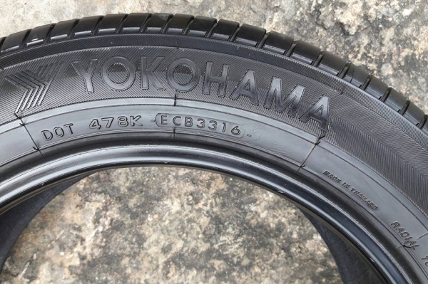 ขายยางรถยนต์มือสอง YOKOHAMA 205 55R16 สัปดาห์ที่33ปี2016 ลงพื้นปลายปี2016 สภาพสวยมากๆไร้ที่ติ ดอกเต็