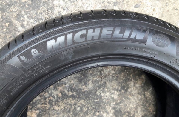 ยางมือสอง MICHELIN รุ่น PRIMACY.3ST 215 55R17 ปี2016 สภาพสวย ดอกยางเยอะคุ้มสุดๆใช้อีกยาวๆไม่แพง
