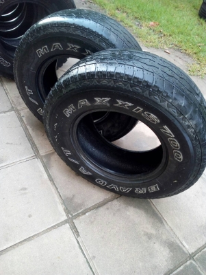 235/75R15 MAXXIS 700 BRAVO A/T ปี14 มี 2 เส้น โทร.081-427-3941 ตจว.ส่งได้ครับ