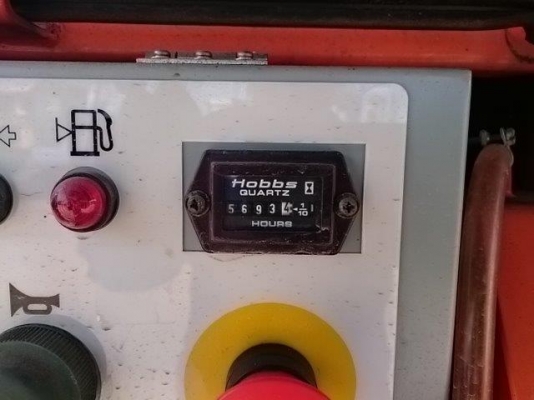 Hitachi HX99B-2 : รถกระเช้า บูมลิฟต์ สูง 9 เมตร นำเข้าจากญี่ปุ่น โทร. 080-6565422 (หนิง)