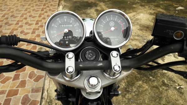 ขาย yamaha sr400 ปี 2015 ออกศูนย์