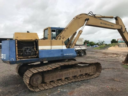 ขออณุญาติขายรถ  PC200-3ชีเรี่ยนสูงพร้อมใช้งานเอกสารใบชื้อขายราคา395000 สนใจติดต่อ0853224877-0988930465