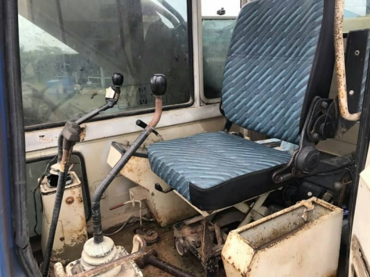 ขออณุญาติขายรถ  PC200-3ชีเรี่ยนสูงพร้อมใช้งานเอกสารใบชื้อขายราคา395000 สนใจติดต่อ0853224877-0988930465