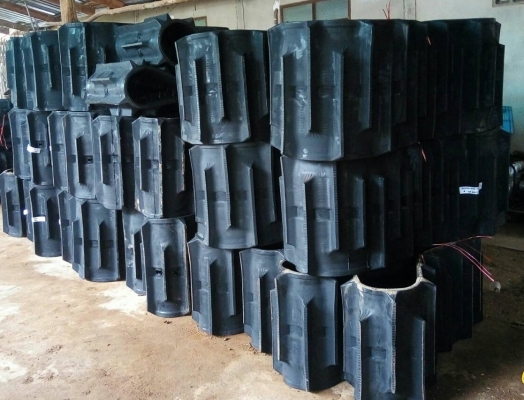 ตีนตะขาบรถเกี่ยวข้าวราคาถูก รับประกัน ผู้ขายก็ใช้  ติดต่อ 0909604567