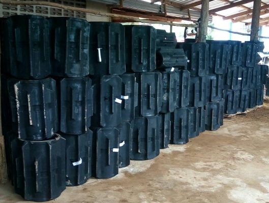 ตีนตะขาบรถเกี่ยวข้าวราคาถูก รับประกัน ผู้ขายก็ใช้  ติดต่อ 0909604567