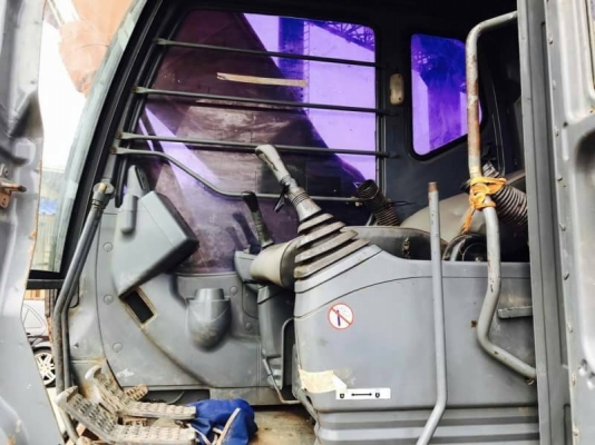 ขาย 985,000  HITACHI ZX200-1 ทำงาน 22,xxx ชม. เครื่องดี ปั้มแรง โช่หนา เอวแน่น ไฟฟ้าครบ เอกสารเล่มทะเบียน รถอยู่ จ.ปทุมธานี 090-772-3710 090-772-3708