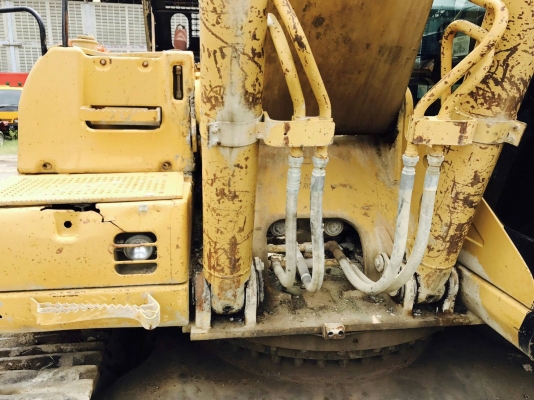 ขออณุญาติขายรถ   CAT 330C ชั่วโมง10000หน่อยๆเอกสารอ ินวอยพร้อมใช้งานราคาเบาๆ 1250000 สนใจติกต่อ0853224877  -0988930465