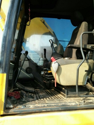 ขออณุญาติขายรถ   PC200-8ชั่ว โมง10000เอกสาร อินวอยช่วง ล่างใหม่พร้อมใ ช ้งานราคา1800000 สนใจติกต่อ0853224877  -0988930465