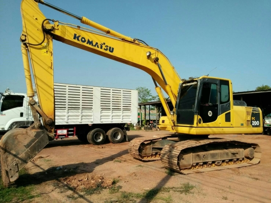 ขออณุญาติขายรถ   PC200-8ชั่ว โมง10000เอกสาร อินวอยช่วง ล่างใหม่พร้อมใ ช ้งานราคา1800000 สนใจติกต่อ0853224877  -0988930465