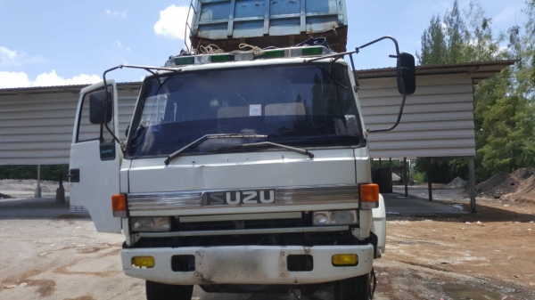 รถอีซุซุ 10 ล้อดั้ม FXZ 195 เปลื่ยนเครื่อง 210 แรงม้า ปี 48. สนใจติดต่อ 081 - 6079515 รถอีซุซุ 10 ล้อดั้ม FXZ 195 เปลื่ยนเครื่อง 210 แรงม้า ปี 48. สนใจติดต่อ 081 - 6079515