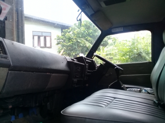 รถหกล้อบรรทุก ISUZU NPR 110 เกียร์สั้น ยกหัวได้ พวงมาลัยเพาเวอร์