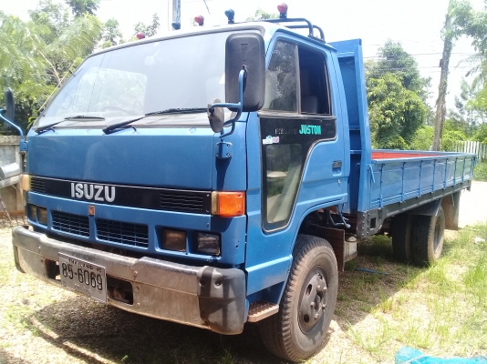 รถหกล้อบรรทุก ISUZU NPR 110 เกียร์สั้น ยกหัวได้ พวงมาลัยเพาเวอร์ รถหกล้อบรรทุก ISUZU NPR 110 เกียร์สั้น ยกหัวได้ พวงมาลัยเพาเวอร์