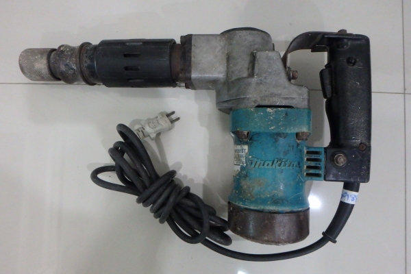 สกัดไฟฟ้า แย็ก มากีต้าร์ Makita 17 mm. HM0810T ของแท้ Made in Japan สภาพดี มีดอก และกล่องใส่ สกัดไฟฟ้า แย็ก มากีต้าร์ Makita 17 mm. HM0810T ของแท้ Made in Japan สภาพดี มีดอก และกล่องใส่