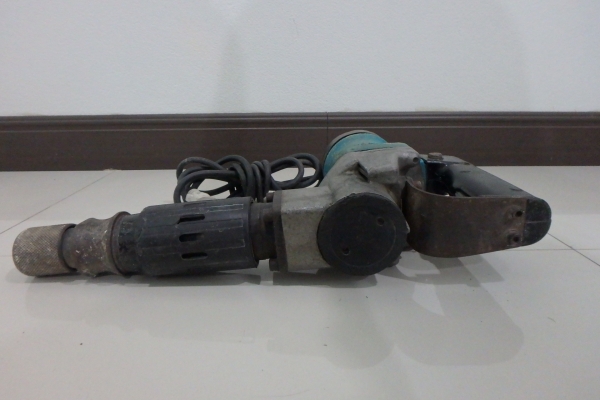 สกัดไฟฟ้า แย็ก มากีต้าร์ Makita 17 mm. HM0810T ของแท้ Made in Japan สภาพดี มีดอก และกล่องใส่ สกัดไฟฟ้า แย็ก มากีต้าร์ Makita 17 mm. HM0810T ของแท้ Made in Japan สภาพดี มีดอก และกล่องใส่