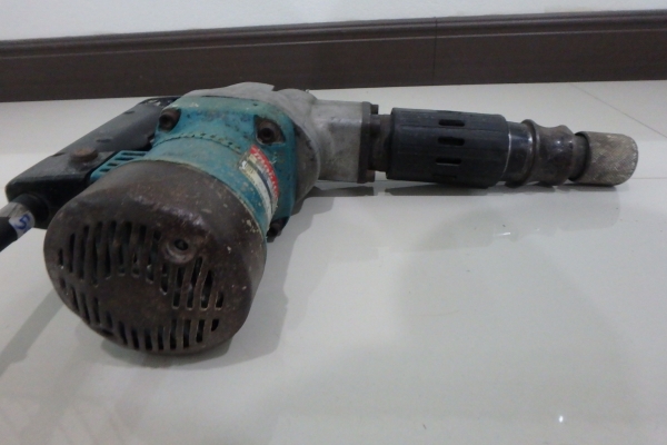 สกัดไฟฟ้า แย็ก มากีต้าร์ Makita 17 mm. HM0810T ของแท้ Made in Japan สภาพดี มีดอก และกล่องใส่ สกัดไฟฟ้า แย็ก มากีต้าร์ Makita 17 mm. HM0810T ของแท้ Made in Japan สภาพดี มีดอก และกล่องใส่