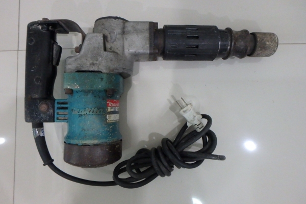 สกัดไฟฟ้า แย็ก มากีต้าร์ Makita 17 mm. HM0810T ของแท้ Made in Japan สภาพดี มีดอก และกล่องใส่ สกัดไฟฟ้า แย็ก มากีต้าร์ Makita 17 mm. HM0810T ของแท้ Made in Japan สภาพดี มีดอก และกล่องใส่