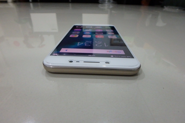 VIVO V5 Lite (1609) สีทอง ติดฟีล์มแล้ว สภาพใหม่ มีประกันศูนย์ถึง 22-4-61 ส่งฟรี