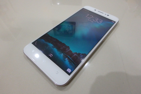 VIVO V5 Lite (1609) สีทอง ติดฟีล์มแล้ว สภาพใหม่ มีประกันศูนย์ถึง 22-4-61 ส่งฟรี VIVO V5 Lite (1609) สีทอง ติดฟีล์มแล้ว สภาพใหม่ มีประกันศูนย์ถึง 22-4-61 ส่งฟรี