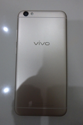 VIVO V5 Lite (1609) สีทอง ติดฟีล์มแล้ว สภาพใหม่ มีประกันศูนย์ถึง 22-4-61 ส่งฟรี VIVO V5 Lite (1609) สีทอง ติดฟีล์มแล้ว สภาพใหม่ มีประกันศูนย์ถึง 22-4-61 ส่งฟรี