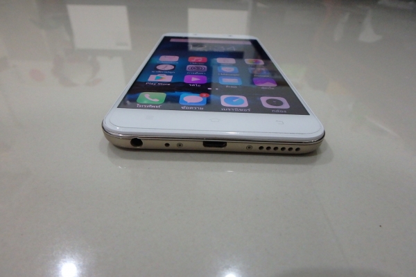 VIVO V5 Lite (1609) สีทอง ติดฟีล์มแล้ว สภาพใหม่ มีประกันศูนย์ถึง 22-4-61 ส่งฟรี