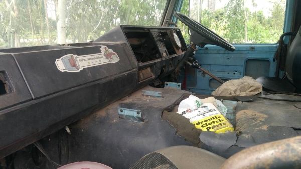 ISUZU 10ล้อ2เพลาใหญ่ เครื่องEH700 บรรทุกแม็คโคร200เอกสารเล่มชุดโอนพร้อมภาษีขาดต่อหลายปี สนใจ 0835601