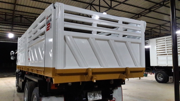 ขายครับ HINO MEGA 251แรงม้อสองเพลา ปี57 รถสวยวิ่ง 59,200 กิโลเมตร พร้อมใช้งาน ขายครับ HINO MEGA 251แรงม้อสองเพลา ปี57 รถสวยวิ่ง 59,200 กิโลเมตร พร้อมใช้งาน