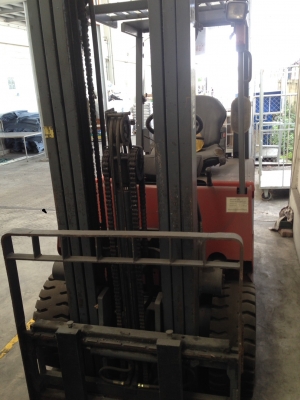 ขายรถ ForkLift ไฟฟ้า NISSAN Model QP02L25U ยก 2.5 ตัน สูง 4.75 เมตร มีสไลด์ชิพเลื่อนงาซ้ายขวา รถดีมากๆ สภาพ 80 \% พร้อมใช้งาน,ตู้ชาร์จแบต ขายถูก เพียง 220,000.-