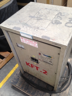 ขายรถ ForkLift ไฟฟ้า NISSAN Model QP02L25U ยก 2.5 ตัน สูง 4.75 เมตร มีสไลด์ชิพเลื่อนงาซ้ายขวา รถดีมากๆ สภาพ 80 \% พร้อมใช้งาน,ตู้ชาร์จแบต ขายถูก เพียง 220,000.-