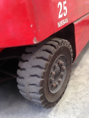 ขายรถ ForkLift ไฟฟ้า NISSAN Model QP02L25U ยก 2.5 ตัน สูง 4.75 เมตร มีสไลด์ชิพเลื่อนงาซ้ายขวา รถดีมากๆ สภาพ 80 \% พร้อมใช้งาน,ตู้ชาร์จแบต ขายถูก เพียง 220,000.-