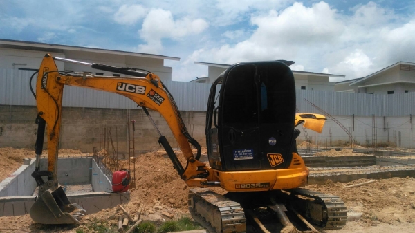 ขายรถแบคโฮ เล็ก JCB