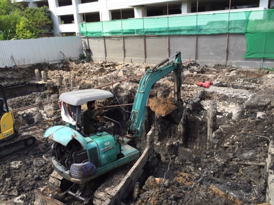 ขายรถแบคโฮ KOMATSU PC40-7 มีระบบหัวกระแทก ราคา 320000 กับ 340000