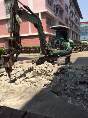 ขายรถแบคโฮ KOMATSU PC40-7 มีระบบหัวกระแทก ราคา 320000 กับ 340000