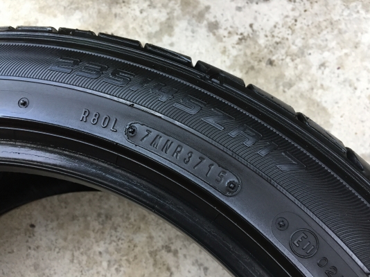 ยาง DUNLOP 235-45-17 ปี 15 ครบชุด 4 เส้น 4500 สภาพสวยๆไม่บวมไม่กินข้าง ดอกยางเหลือเยอะเอาไปวิ่งกันใด ยาง DUNLOP 235-45-17 ปี 15 ครบชุด 4 เส้น 4500 สภาพสวยๆไม่บวมไม่กินข้าง ดอกยางเหลือเยอะเอาไปวิ่งกันใด