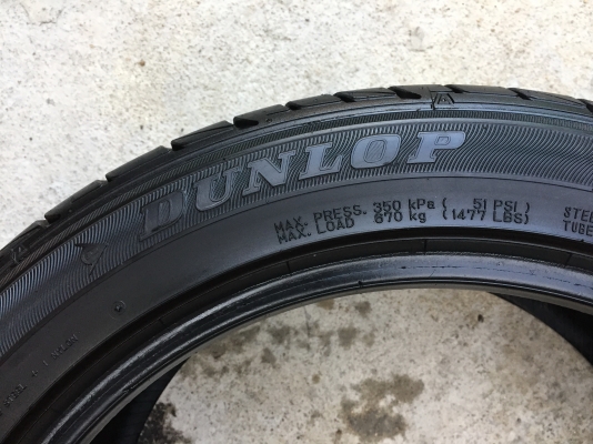 ยาง DUNLOP 235-45-17 ปี 15 ครบชุด 4 เส้น 4500 สภาพสวยๆไม่บวมไม่กินข้าง ดอกยางเหลือเยอะเอาไปวิ่งกันใด ยาง DUNLOP 235-45-17 ปี 15 ครบชุด 4 เส้น 4500 สภาพสวยๆไม่บวมไม่กินข้าง ดอกยางเหลือเยอะเอาไปวิ่งกันใด