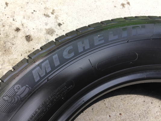 ยาง MICHELIN 225-65-17 ปี 15 ครบชุด 4 เส้น 3500 สภาพสวยไม่บวมไม่กินข้าง ดอกยางเหลือเยอะเอาไปวิ่งกันใ